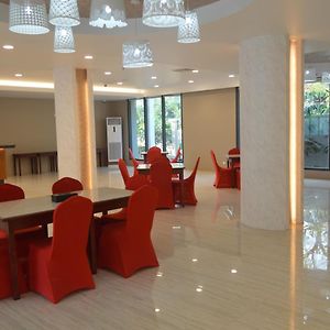 Airport Avenue Hotel